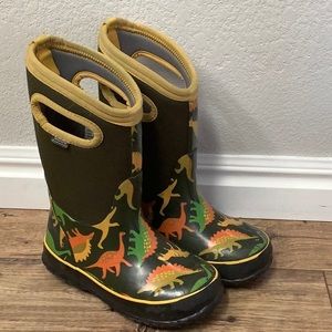 BOGS Classic Dino pull on snow boots 12